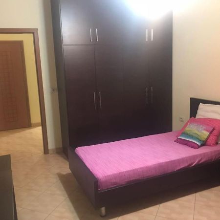 Lovely 2 Bedroom Apartment Тирана Екстер'єр фото