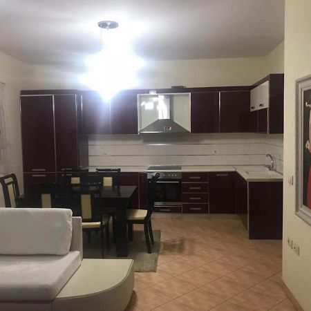 Lovely 2 Bedroom Apartment Тирана Екстер'єр фото