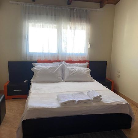Lovely 2 Bedroom Apartment Тирана Екстер'єр фото