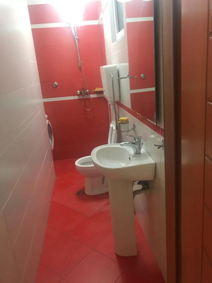 Lovely 2 Bedroom Apartment Тирана Екстер'єр фото