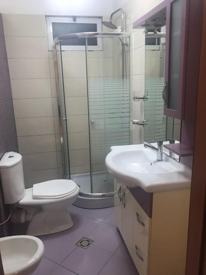 Lovely 2 Bedroom Apartment Тирана Екстер'єр фото