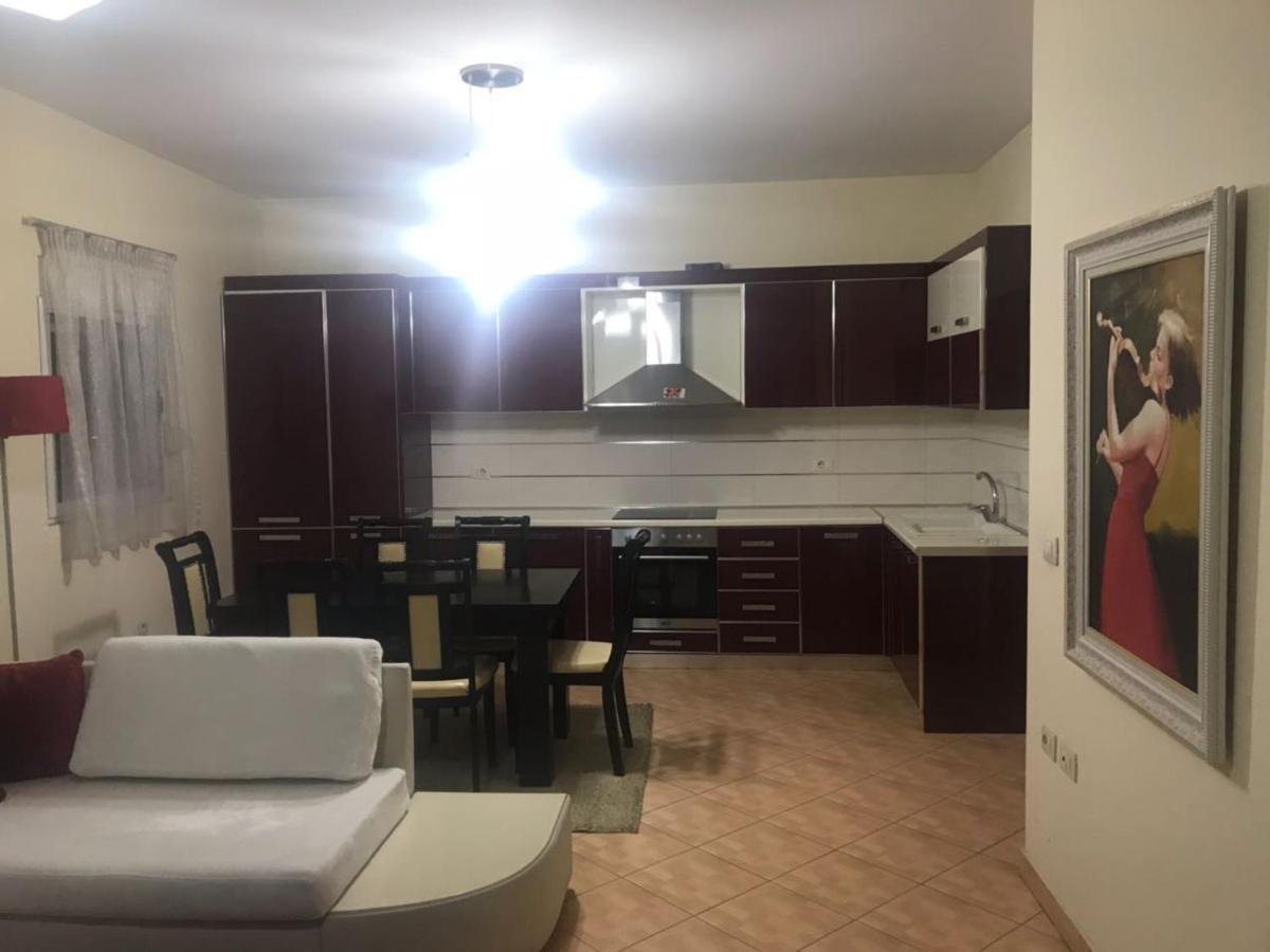 Lovely 2 Bedroom Apartment Тирана Екстер'єр фото