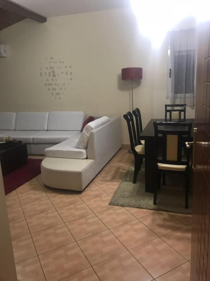 Lovely 2 Bedroom Apartment Тирана Екстер'єр фото