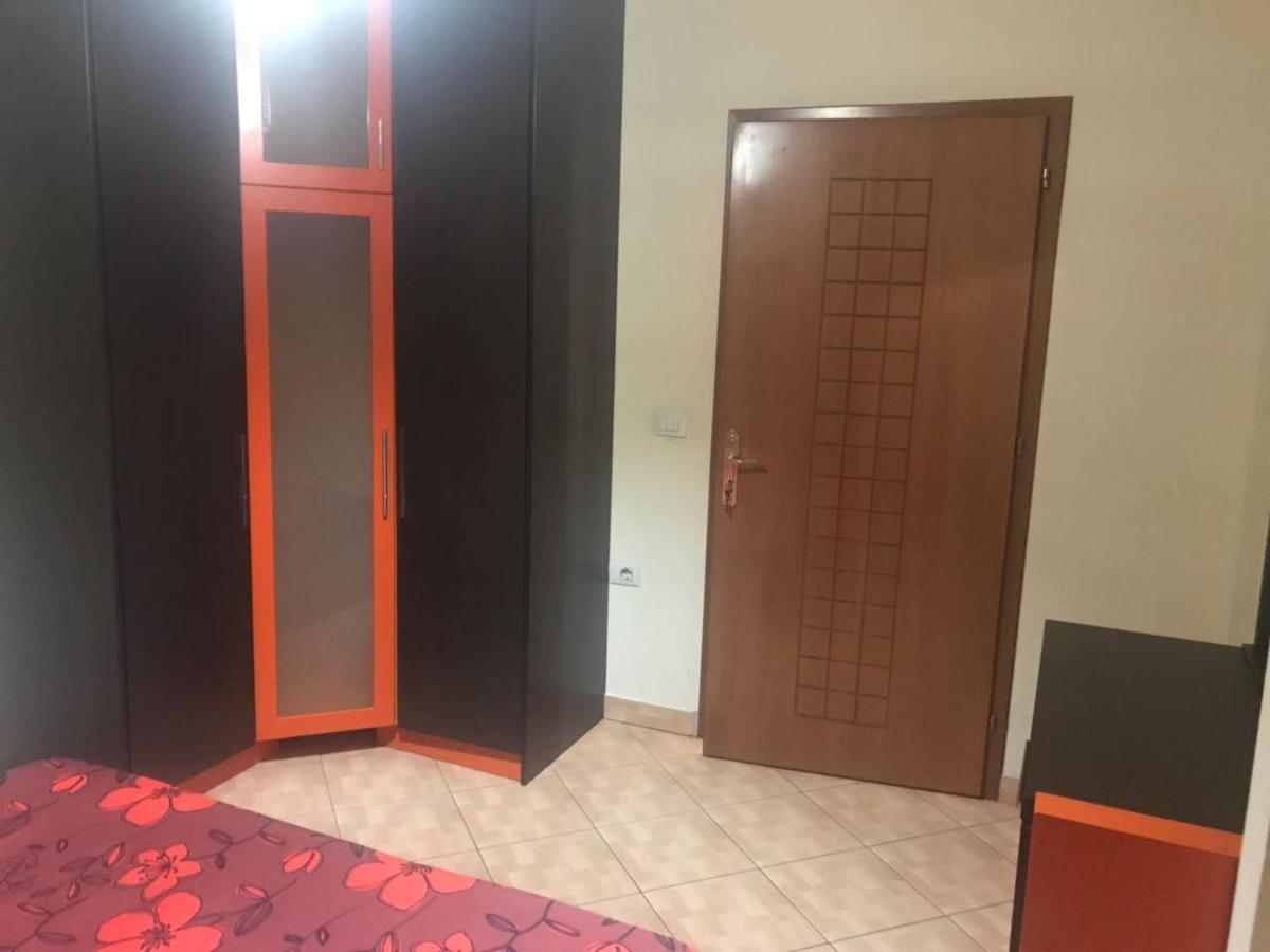 Lovely 2 Bedroom Apartment Тирана Екстер'єр фото