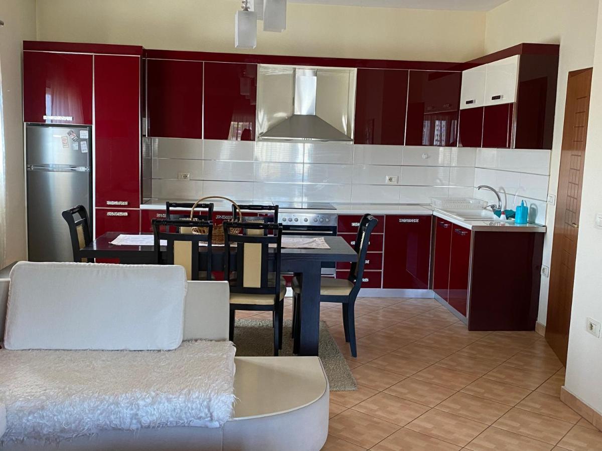 Lovely 2 Bedroom Apartment Тирана Екстер'єр фото