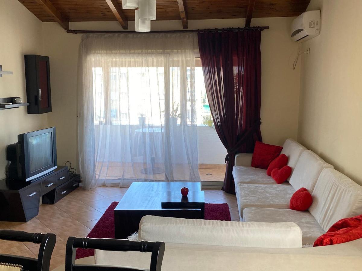 Lovely 2 Bedroom Apartment Тирана Екстер'єр фото
